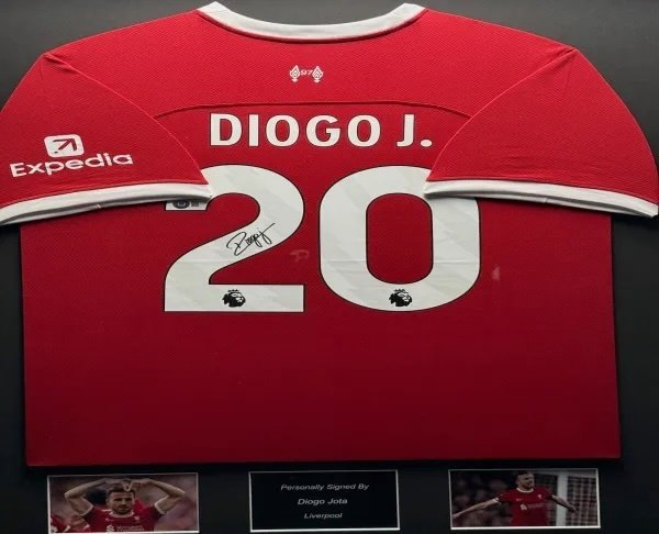 Diogo Jota Liverpool 22/23 ingelijst thuis shirt