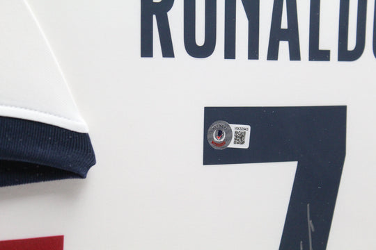 Cristiano Ronaldo Portugal 22/23 ingelijst uit shirt