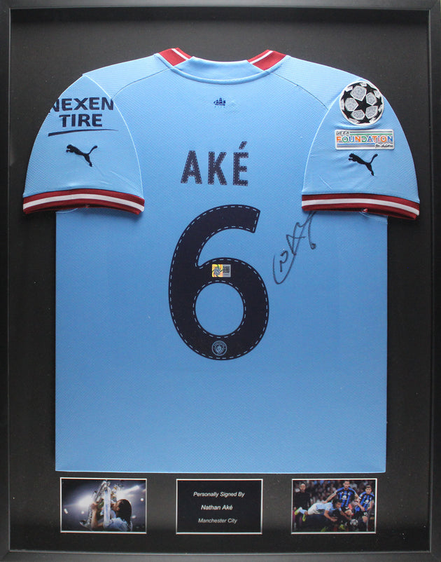 Nathan Ake Manchester City 22/23 ingelijst thuis shirt